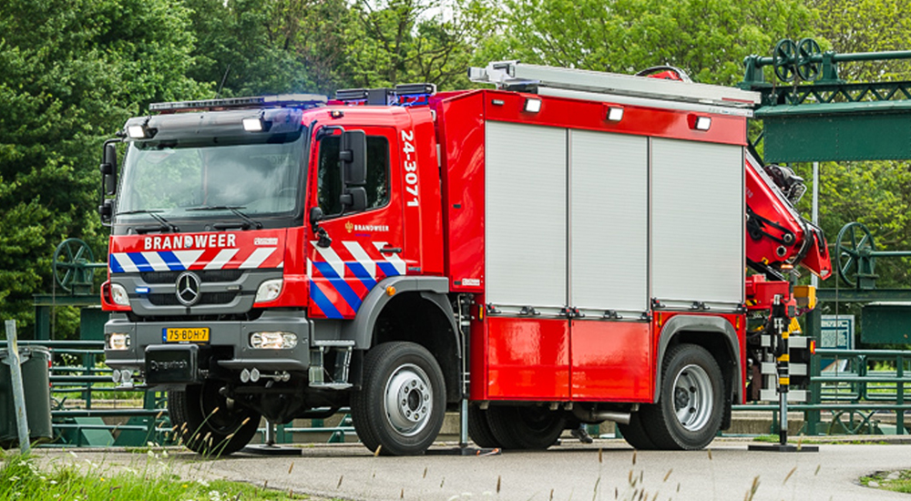 Brandweer met grote spoed naar de Achter de oude Minderbroeders in Maastricht vanwege voertuigbrand